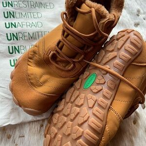 Tan Hiking Bare Foot Boots with Fur Lining
